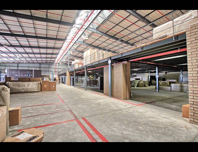 2,700M² WAREHOUSE TO LET IN HOOGLAND
